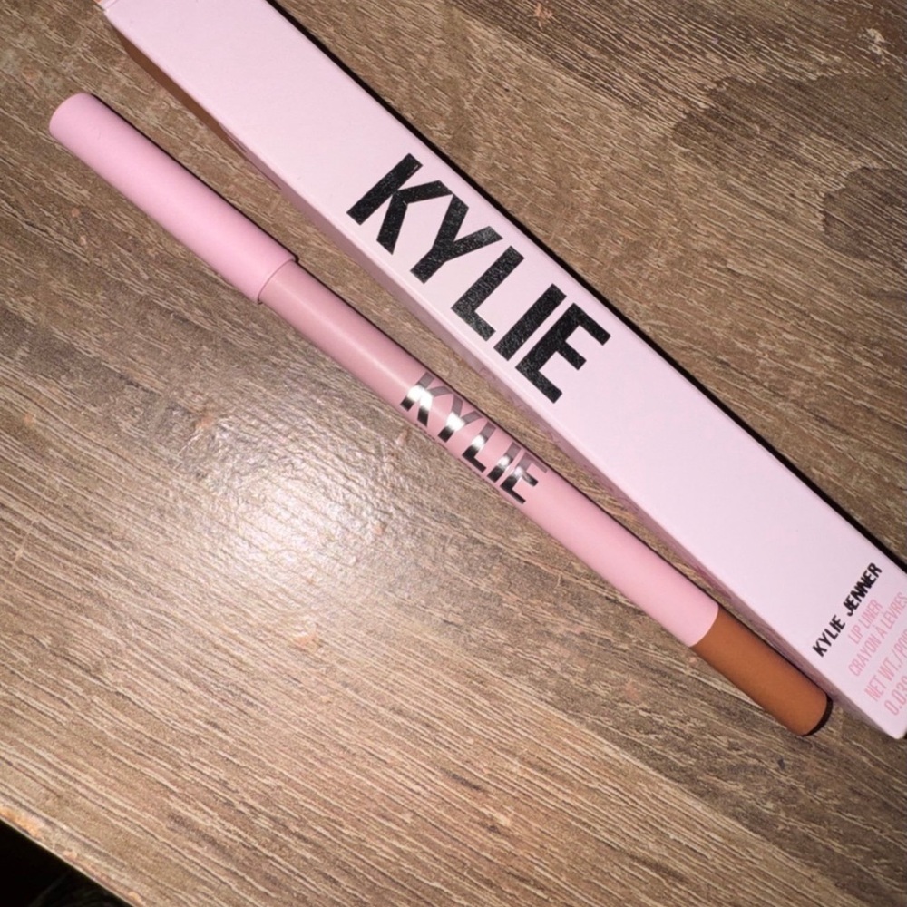 Kylie Lip Liner Coconut